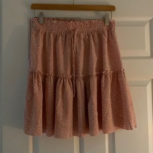Pink and white polka dot pleated skit